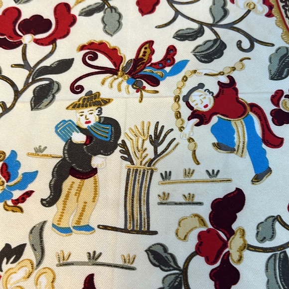 Etro Square Scarf Beautiful Hand Rolled - Picture 7 of 8